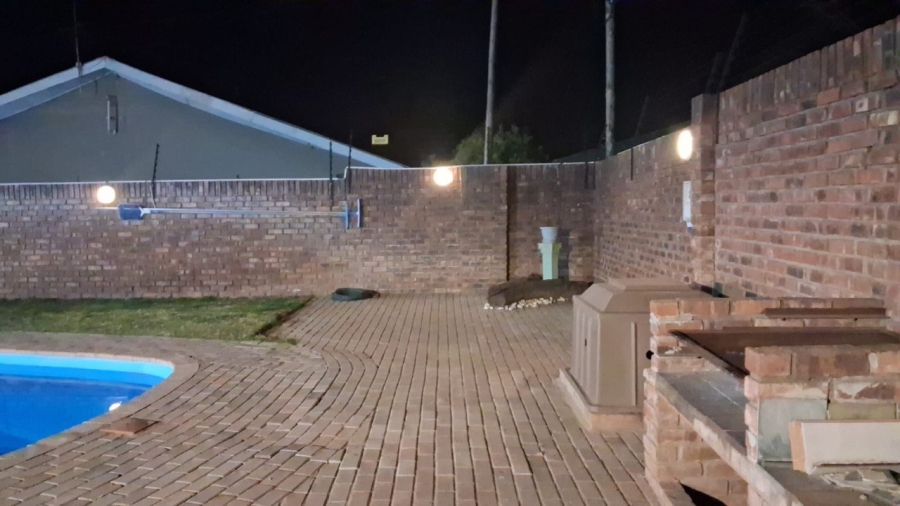 4 Bedroom Property for Sale in Postmasburg Northern Cape